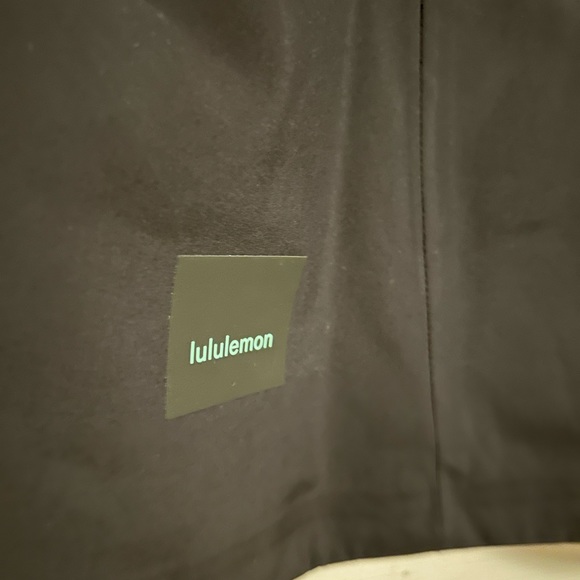 Lululemon windbreaker - Picture 7 of 8
